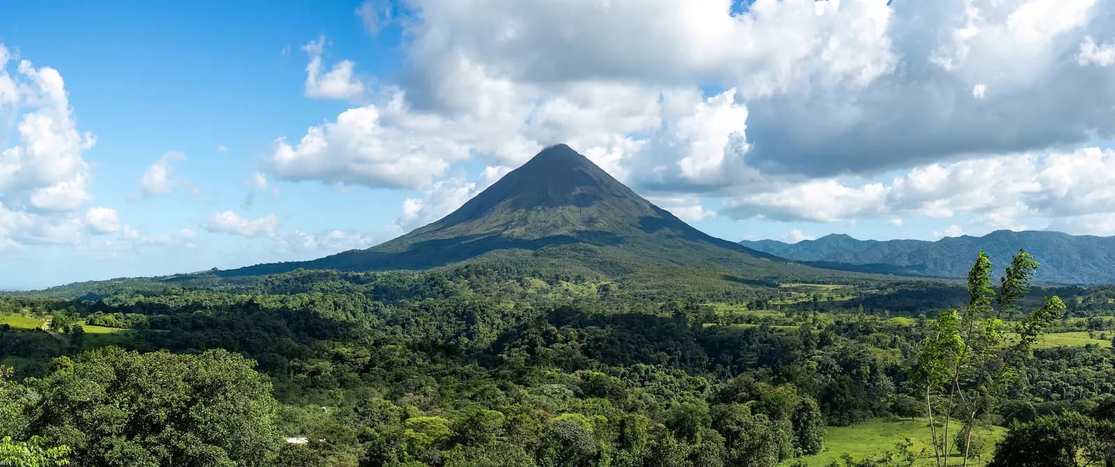 Paisaje panorámico de naturaleza en Costa Rica