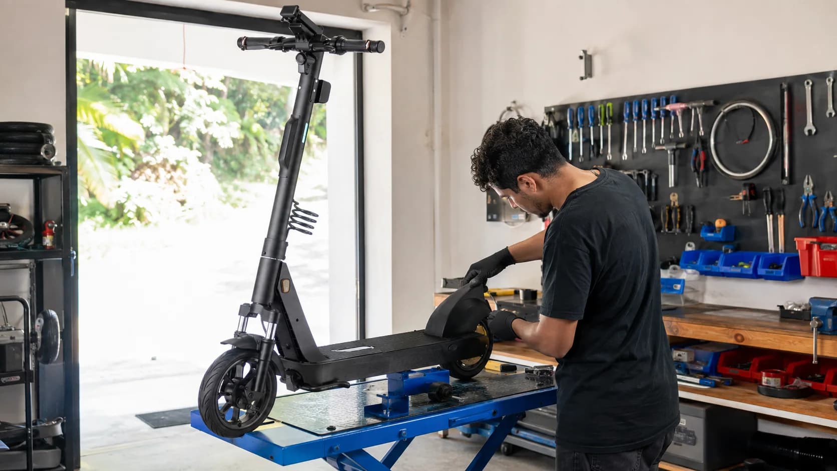 Diagnóstico profesional de un scooter OKAI ESM4 en taller